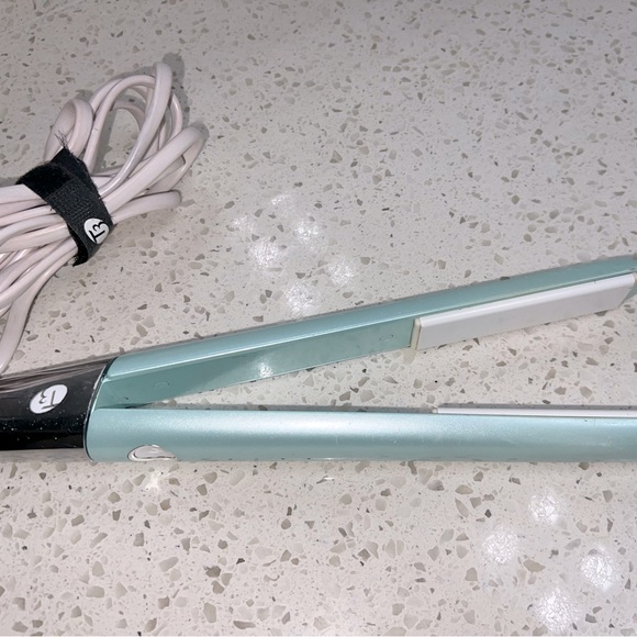 T3 Singlepass Luxe Styling Iron - 1” Signature T3 Tourmaline® + Ceramic - Picture 5 of 11